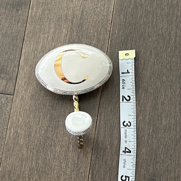 ANTHROPOLOGIE Ceramic “C” Wall Hook, Monogram Initial, Gold Cream Twist Decor - Picture 6 of 6